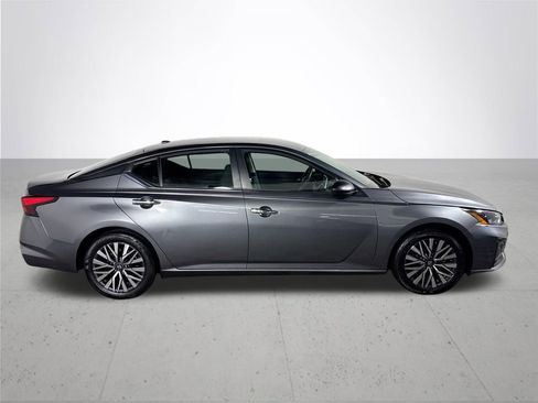 Used 2024 Nissan Altima 2.5 SV image 5
