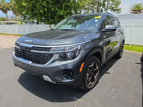 Certified 2025 Kia Seltos S FWD image 4