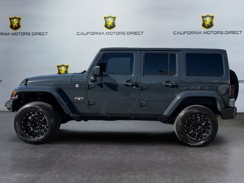 Used 2016 Jeep Wrangler Unlimited Sahara w/ Connectivity Group AWD/4WD image 2