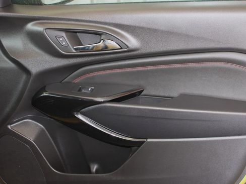 Used 2025 Chevrolet Trax RS w/ Driver Confidence Package image 42