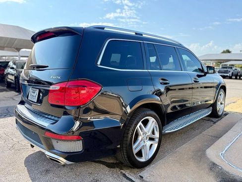 Used 2015 Mercedes-Benz GL 550 4MATIC image 4