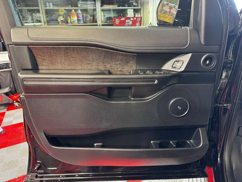 Used 2021 Ford Expedition Max Limited image 18