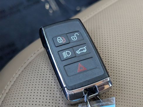 Used 2024 Land Rover Range Rover Sport SE image 22