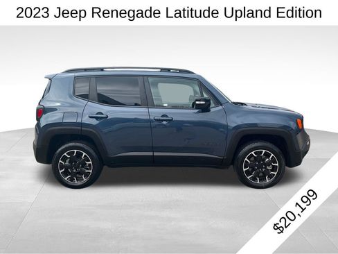 Used 2023 Jeep Renegade Latitude w/ Sun/Sound Group AWD/4WD image 2