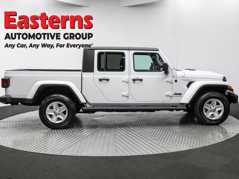 Used 2023 Jeep Gladiator Sport image 4