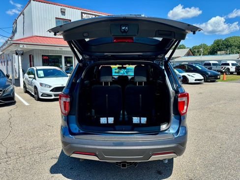 Used 2019 Ford Explorer XLT w/ Equipment Group 202A AWD/4WD image 39