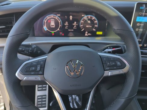 New 2026 Volkswagen Tiguan SE R-Line image 9