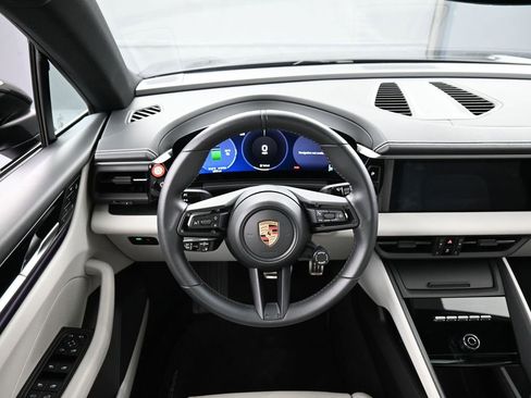 Certified 2025 Porsche Macan 4S Electric image 17