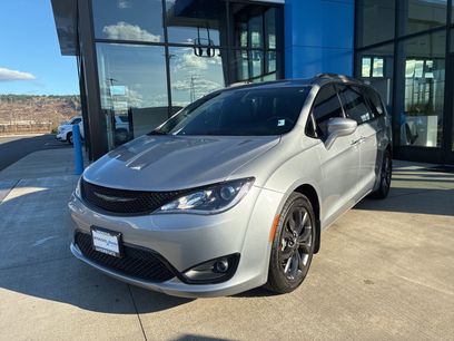 Used 2018 Chrysler Pacifica Touring-L w/ Premium Audio Group