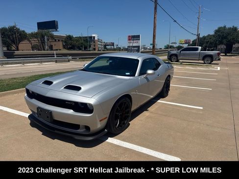 Used 2023 Dodge Challenger SRT Hellcat w/ Driver Convenience Group RWD image 3