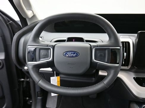 New 2025 Ford Expedition Active image 18
