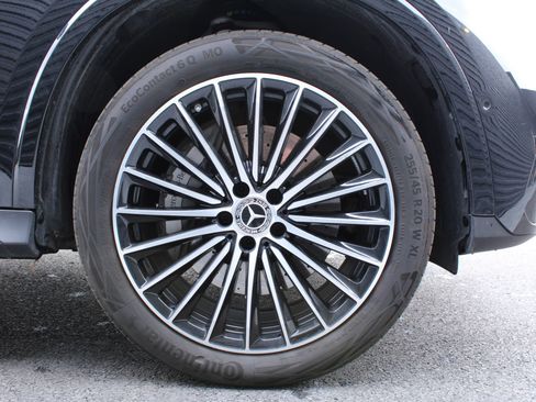 Used 2024 Mercedes-Benz GLC 300 4MATIC image 29