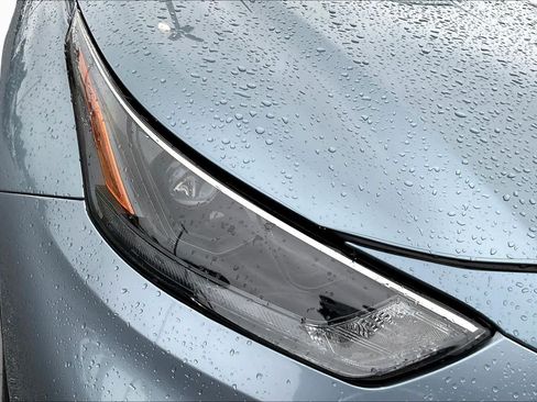 Used 2024 Toyota Highlander XLE FWD image 28