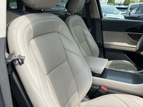 Used 2024 Lincoln Nautilus Premier AWD/4WD image 32