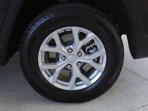 New 2023 Jeep Grand Cherokee L Limited w/ Luxury Tech Group II image 26