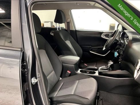 Used 2025 Kia Soul LX w/ LX Technology Package FWD image 9