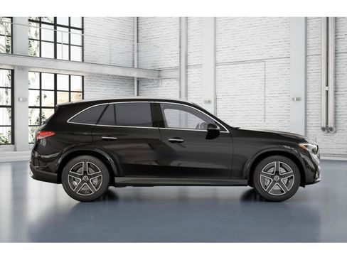 Used 2026 Mercedes-Benz GLC 300 image 2