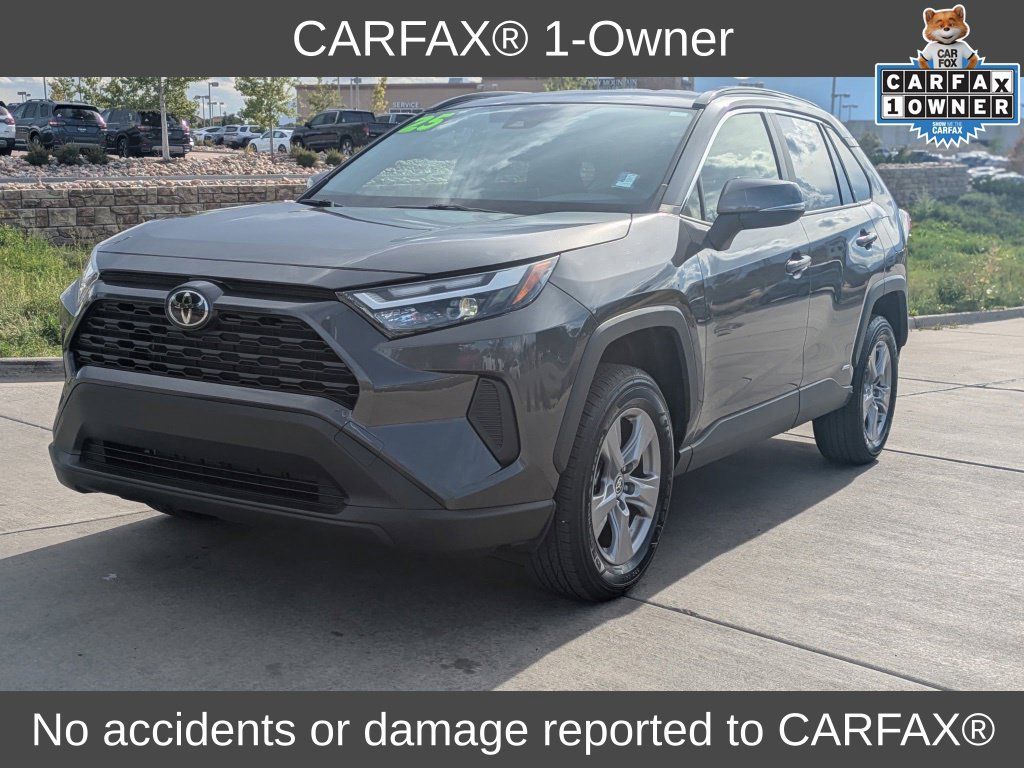 Used 2025 Toyota RAV4 XLE AWD/4WD image 2