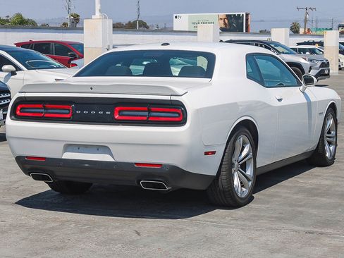 Used 2022 Dodge Challenger R/T RWD image 9