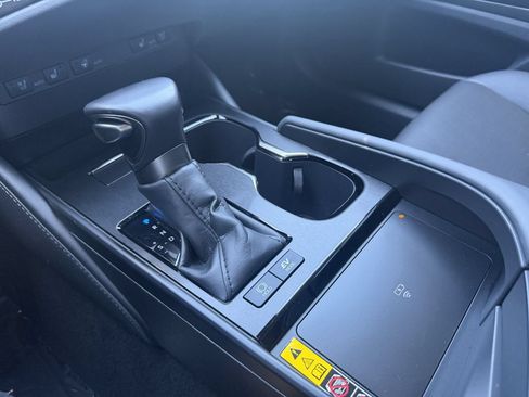 Used 2025 Lexus ES 300h w/ Premium Package FWD image 14