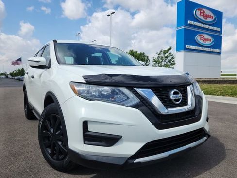 Used 2017 Nissan Rogue S FWD image 12