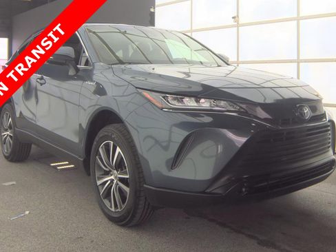 Used 2021 Toyota Venza LE image 3