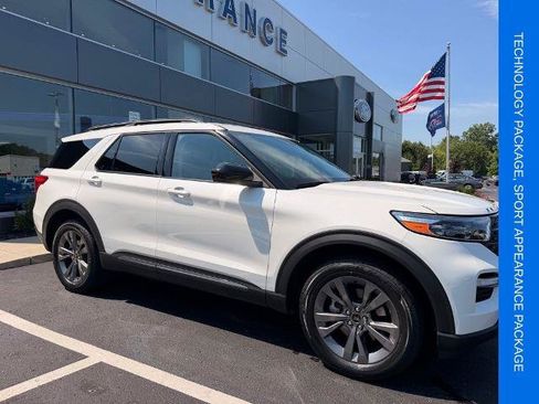 Certified 2024 Ford Explorer XLT w/ Equipment Group 202A AWD/4WD image 3