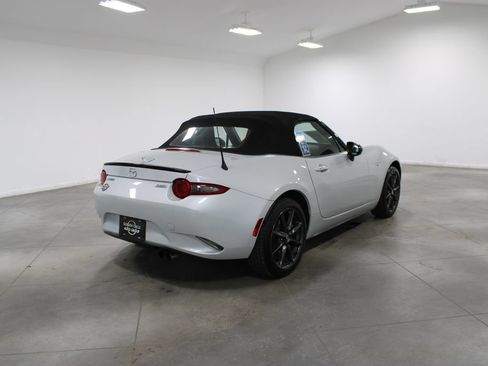 Used 2016 MAZDA MX-5 Miata Club RWD image 9