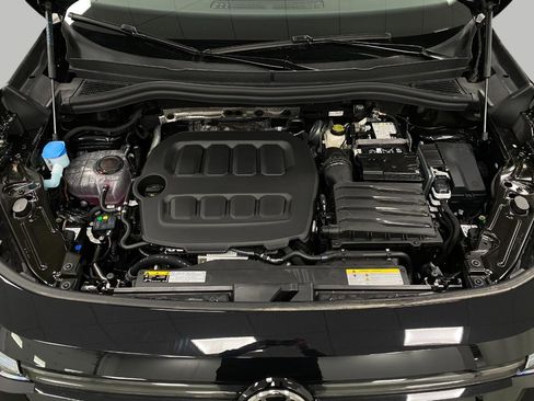 New 2025 Volkswagen Tiguan SE image 11