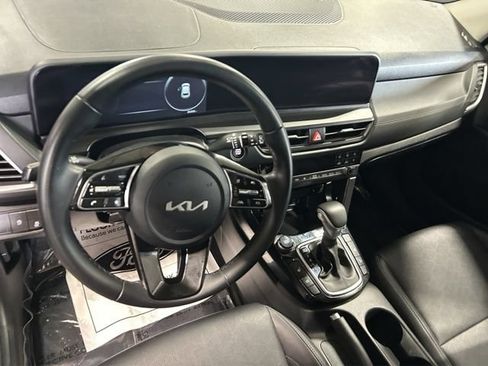 Used 2024 Kia Seltos EX AWD/4WD image 2