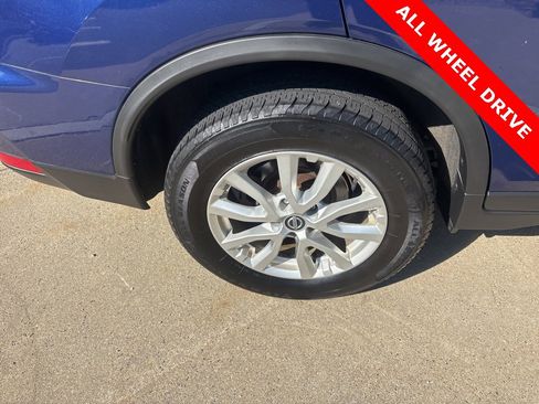 Used 2017 Nissan Rogue SV image 34