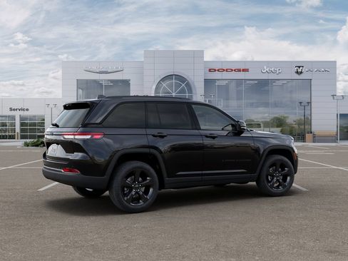 New 2025 Jeep Grand Cherokee Limited w/ Luxury Tech Group II AWD/4WD image 4