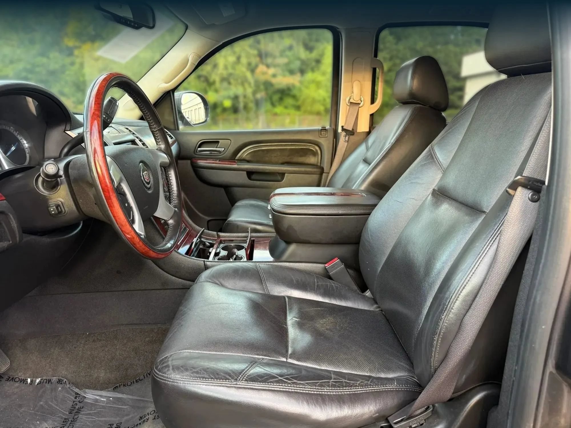 Used 2010 Cadillac Escalade AWD image 2