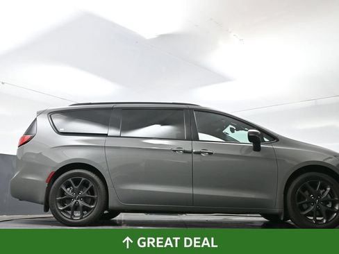 Used 2023 Chrysler Pacifica Touring-L w/ Uconnect Theater Family Group AWD/4WD image 27