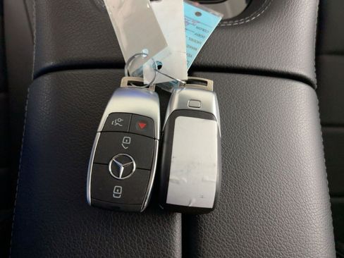 Certified 2025 Mercedes-Benz GLE 450e GLE 450e w/ Winter Package image 33