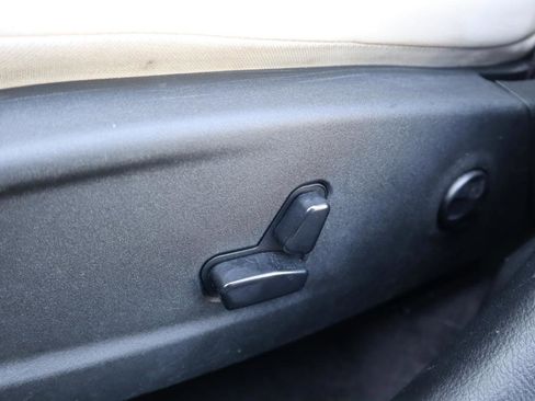 Used 2015 Chrysler 300 C w/ Light Group image 59