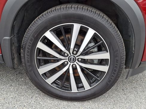 Used 2024 Nissan Pathfinder Platinum w/ Black Appearance Package AWD/4WD image 8
