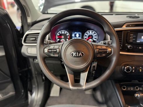 Used 2017 Kia Sorento LX image 12
