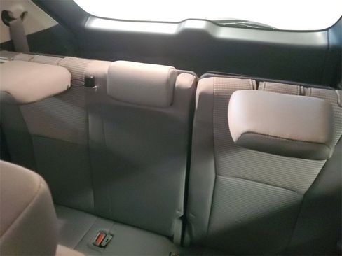 Used 2023 Toyota Highlander L image 13