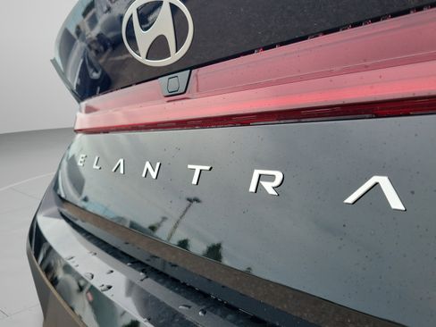 Certified 2025 Hyundai Elantra Hybrid FWD image 28