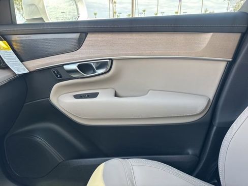 New 2026 Volvo XC90 B6 Plus w/ Protection Package Premier image 32