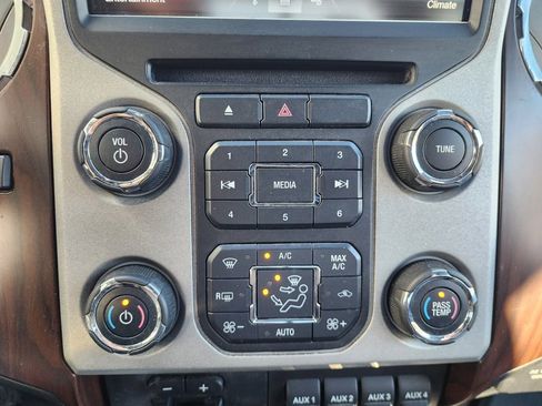 Used 2013 Ford F250 Lariat w/ Chrome Pkg image 41