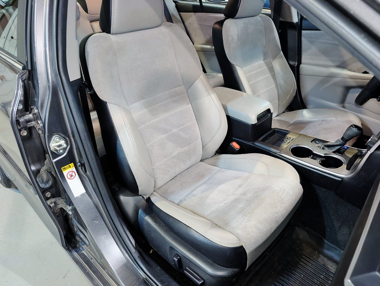 Used 2016 Toyota Camry XSE w/ Moonroof Package FWD image 31