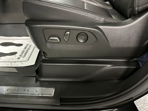 Used 2022 GMC Yukon Denali image 13