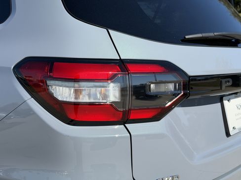 Used 2024 Honda Pilot Elite image 9