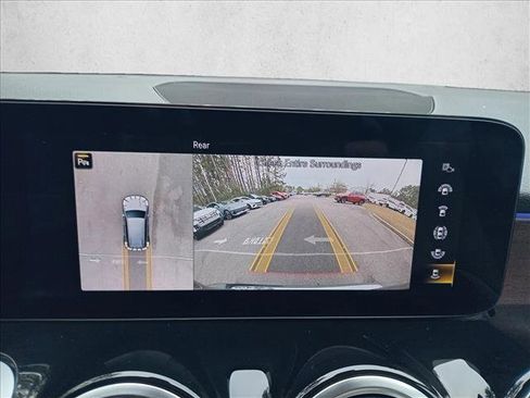 Used 2023 Mercedes-Benz GLB 250 image 22