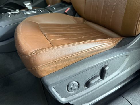 Used 2018 Audi Q5 Premium w/ Convenience Package image 17