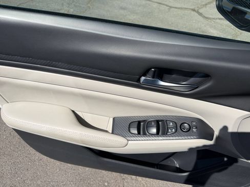 Used 2025 Nissan Altima 2.5 SV FWD image 18