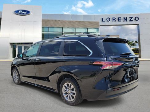 Used 2021 Toyota Sienna XLE FWD image 7