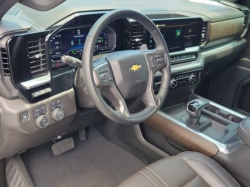 Certified 2025 Chevrolet Silverado 1500 High Country w/ Technology Package AWD/4WD image 20